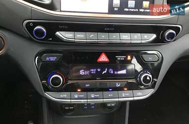 Хэтчбек Hyundai Ioniq 2017 в 