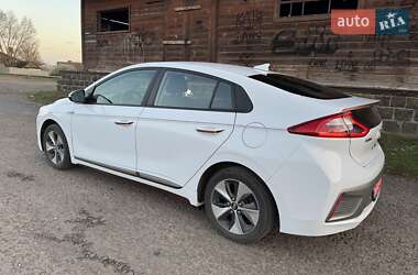 Хэтчбек Hyundai Ioniq 2018 в 