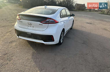 Хетчбек Hyundai Ioniq 2018 в 