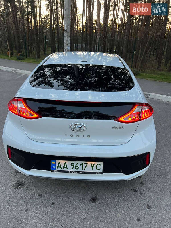 Лифтбек Hyundai Ioniq 2019 в Киеве