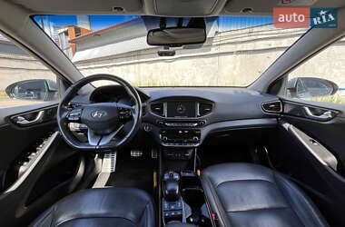 Хэтчбек Hyundai Ioniq 2018 в 