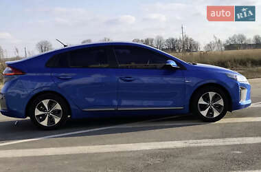 Хэтчбек Hyundai Ioniq 2016 в 