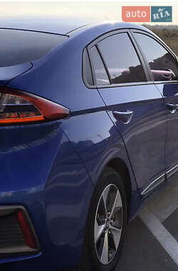 Хэтчбек Hyundai Ioniq 2016 в 