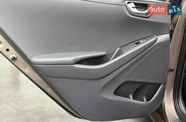 Хэтчбек Hyundai Ioniq 2019 в 