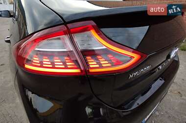 Хэтчбек Hyundai Ioniq 2017 в 