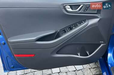 Хэтчбек Hyundai Ioniq 2017 в 