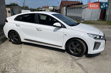 Хетчбек Hyundai Ioniq 2017 в 