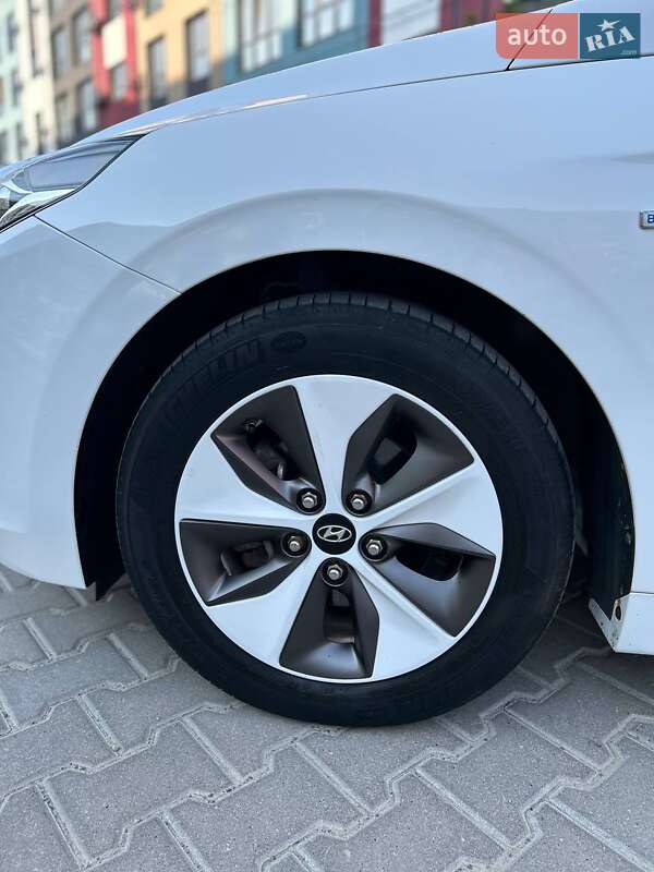 Ліфтбек Hyundai Ioniq 2019 в Стрию