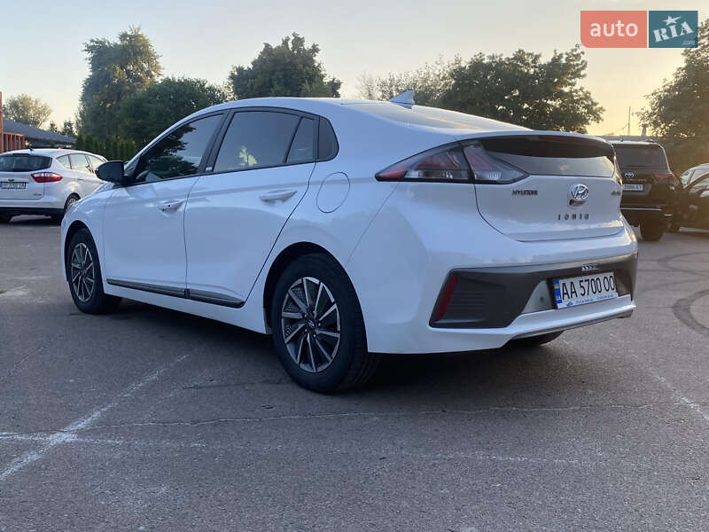 Лифтбек Hyundai Ioniq 2021 в Киеве