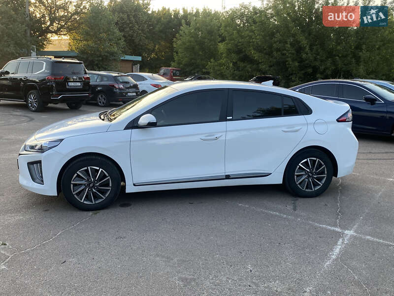 Лифтбек Hyundai Ioniq 2021 в Киеве