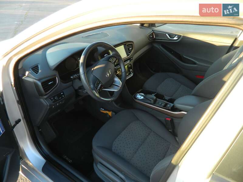Хетчбек Hyundai Ioniq 2018 в Кривому Розі фото 14 Хетчбек Hyundai Ioniq 2018 в Кривому Розі