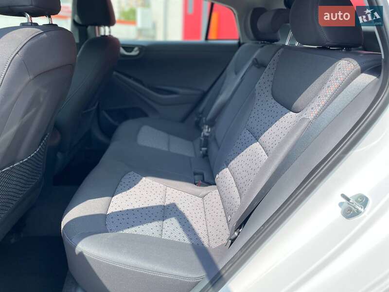 Хетчбек Hyundai Ioniq 2018 в Києві