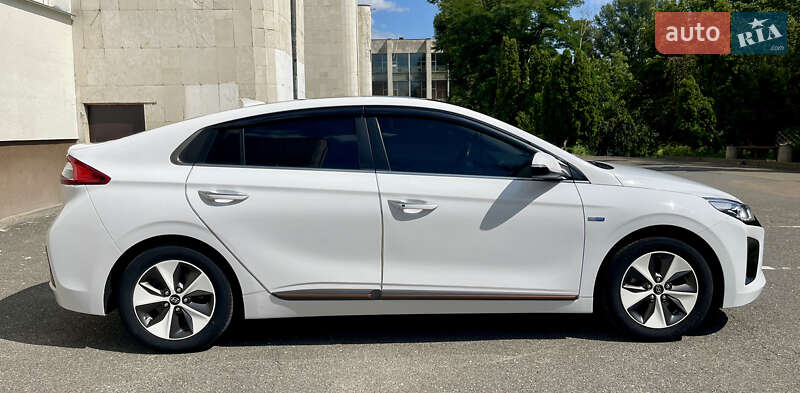Хэтчбек Hyundai Ioniq 2018 в Киеве