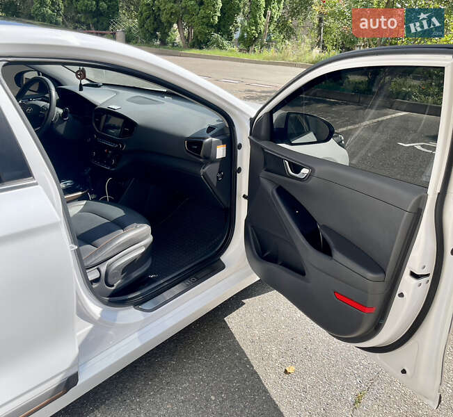 Хэтчбек Hyundai Ioniq 2018 в Киеве