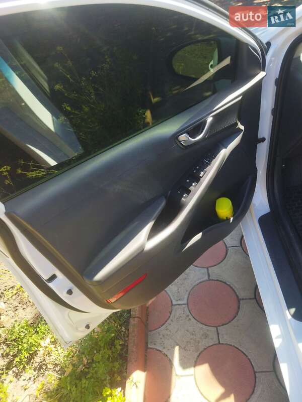 Хэтчбек Hyundai Ioniq 2018 в Первомайске фото 10 Хэтчбек Hyundai Ioniq 2018 в Первомайске