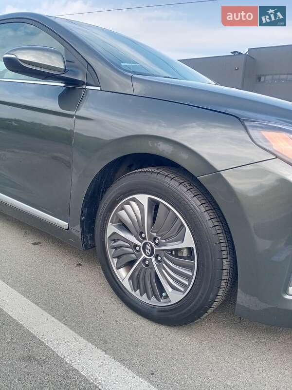 Ліфтбек Hyundai Ioniq 2021 в Києві