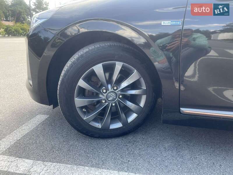 Хэтчбек Hyundai Ioniq 2017 в Киеве