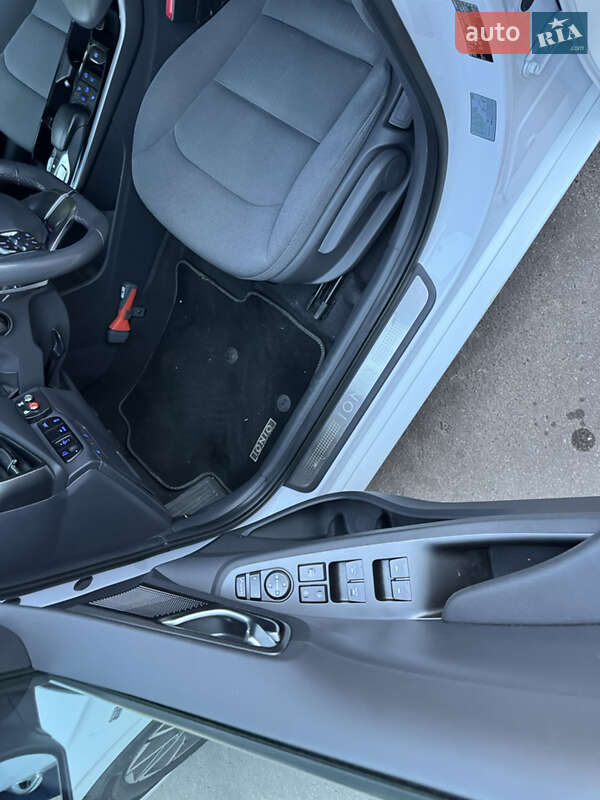 Лифтбек Hyundai Ioniq 2020 в Киеве фото 27 Лифтбек Hyundai Ioniq 2020 в Киеве