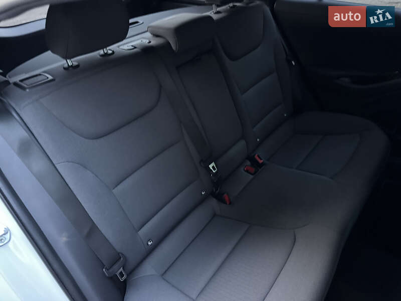 Лифтбек Hyundai Ioniq 2020 в Киеве фото 33 Лифтбек Hyundai Ioniq 2020 в Киеве