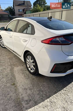 Хэтчбек Hyundai Ioniq 2017 в 