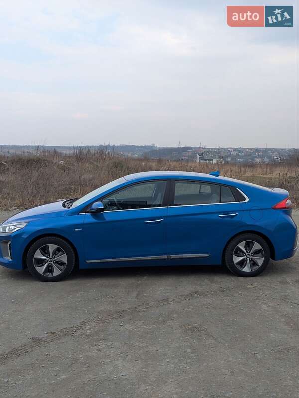 Хэтчбек Hyundai Ioniq 2017 в 
