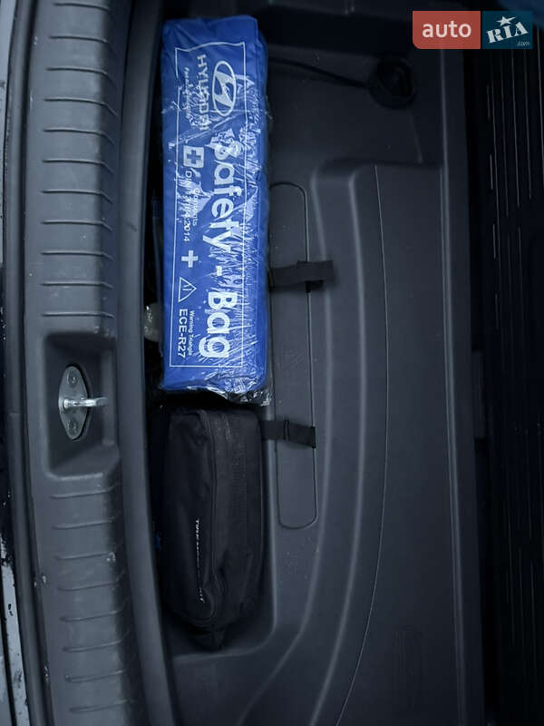 Хэтчбек Hyundai Ioniq 2018 в Львове фото 51 Хэтчбек Hyundai Ioniq 2018 в Львове