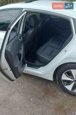 Хэтчбек Hyundai Ioniq 2016 в 