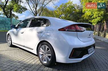 Хетчбек Hyundai Ioniq 2017 в 