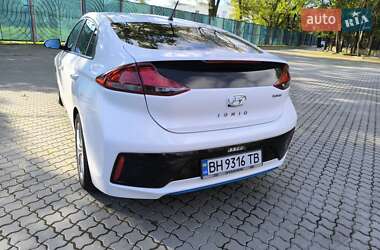 Хетчбек Hyundai Ioniq 2017 в 