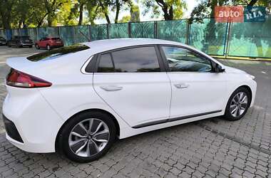 Хетчбек Hyundai Ioniq 2017 в 
