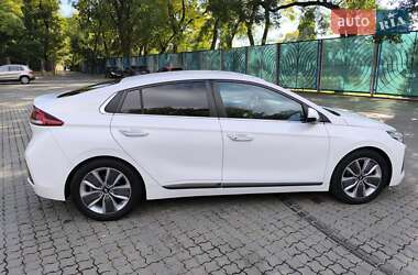 Хетчбек Hyundai Ioniq 2017 в 