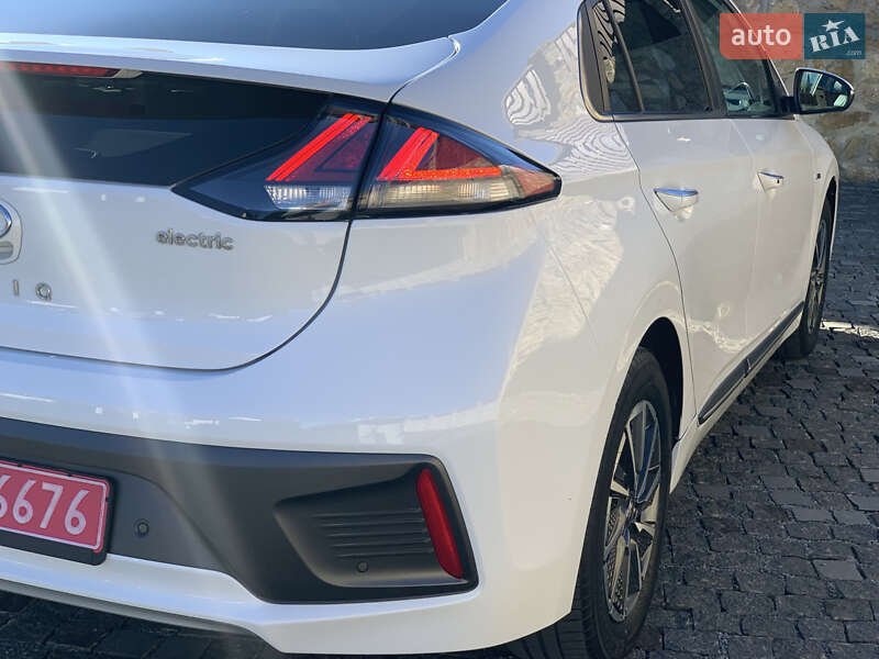 Лифтбек Hyundai Ioniq 2021 в Ровно