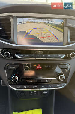 Хэтчбек Hyundai Ioniq 2018 в 