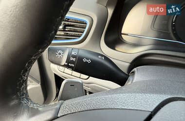 Хэтчбек Hyundai Ioniq 2018 в 