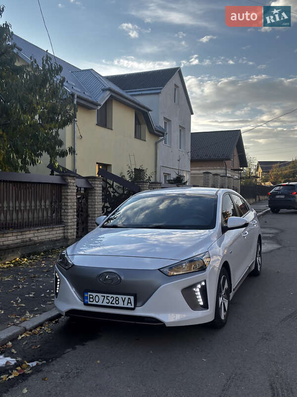 Хэтчбек Hyundai Ioniq 2017 в Тернополе