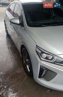 Хэтчбек Hyundai Ioniq 2018 в 