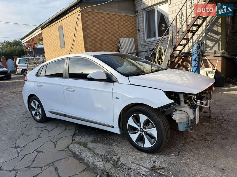 Хэтчбек Hyundai Ioniq 2018 в Ракитном