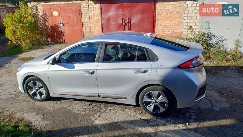 Хэтчбек Hyundai Ioniq 2016 в Умани