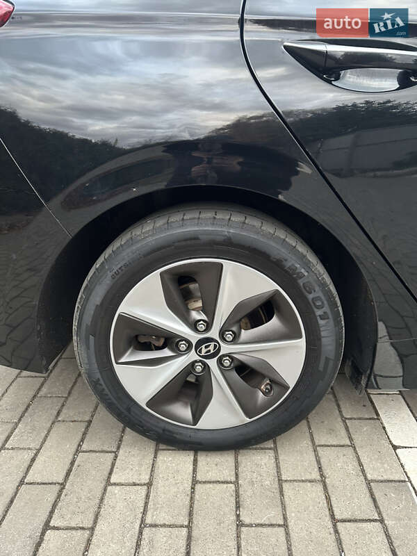 Хэтчбек Hyundai Ioniq 2017 в Луцке фото 47 Хэтчбек Hyundai Ioniq 2017 в Луцке