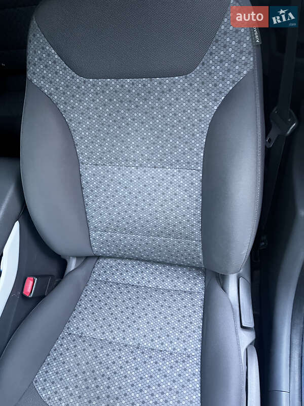 Хэтчбек Hyundai Ioniq 2017 в Запорожье фото 20 Хэтчбек Hyundai Ioniq 2017 в Запорожье