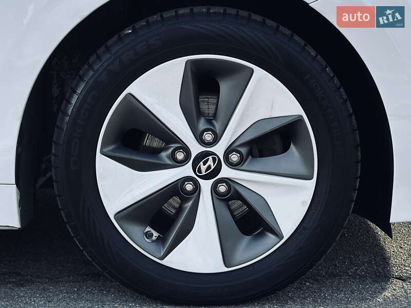 Хэтчбек Hyundai Ioniq 2017 в Кременчуге