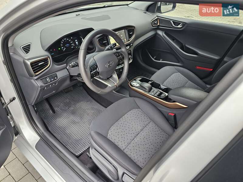 Лифтбек Hyundai Ioniq 2019 в Киеве