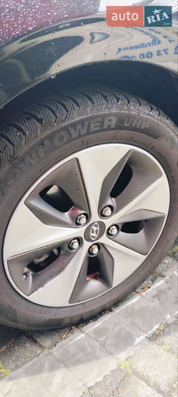 Хэтчбек Hyundai Ioniq 2019 в Маневичах