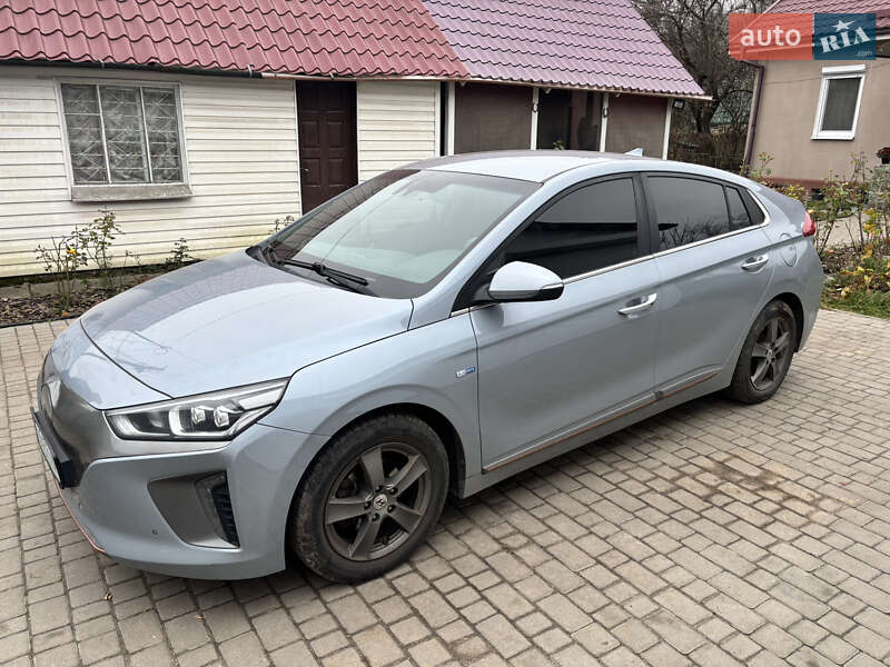 Хэтчбек Hyundai Ioniq 2017 в Полтаве