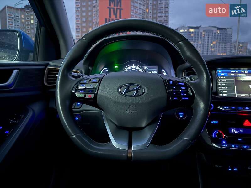 Хэтчбек Hyundai Ioniq 2018 в Киеве