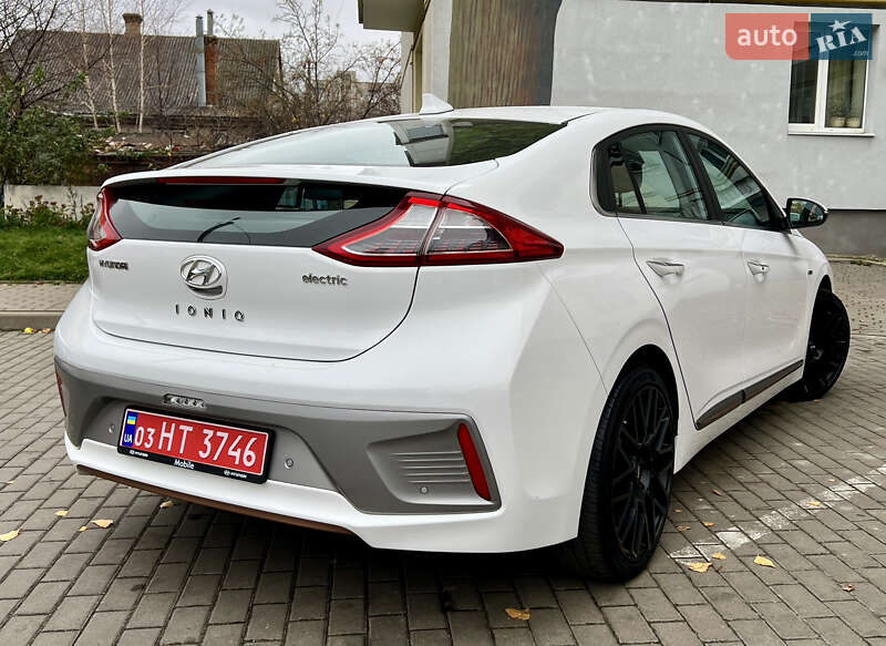 Лифтбек Hyundai Ioniq 2017 в Луцке