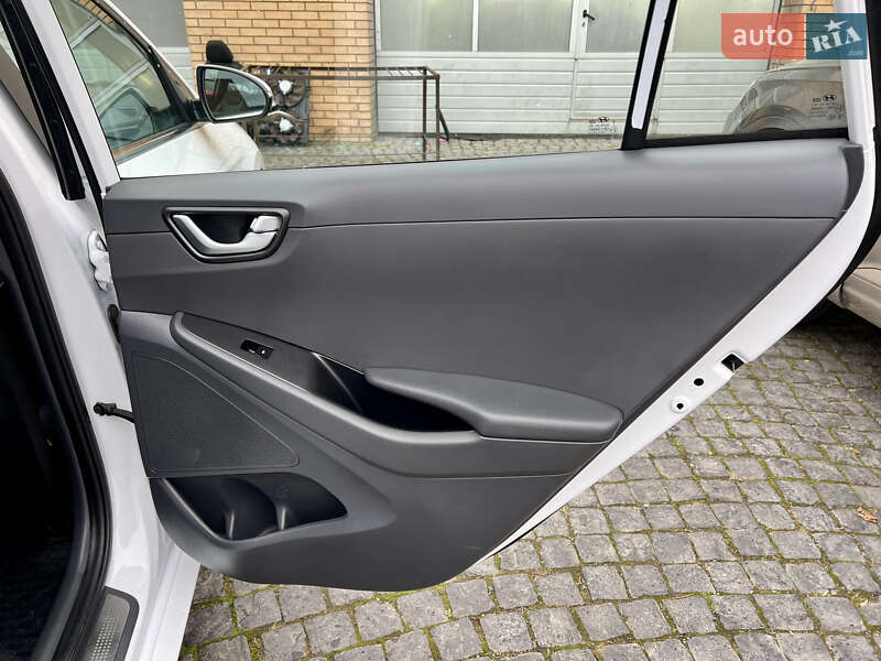 Лифтбек Hyundai Ioniq 2017 в Луцке