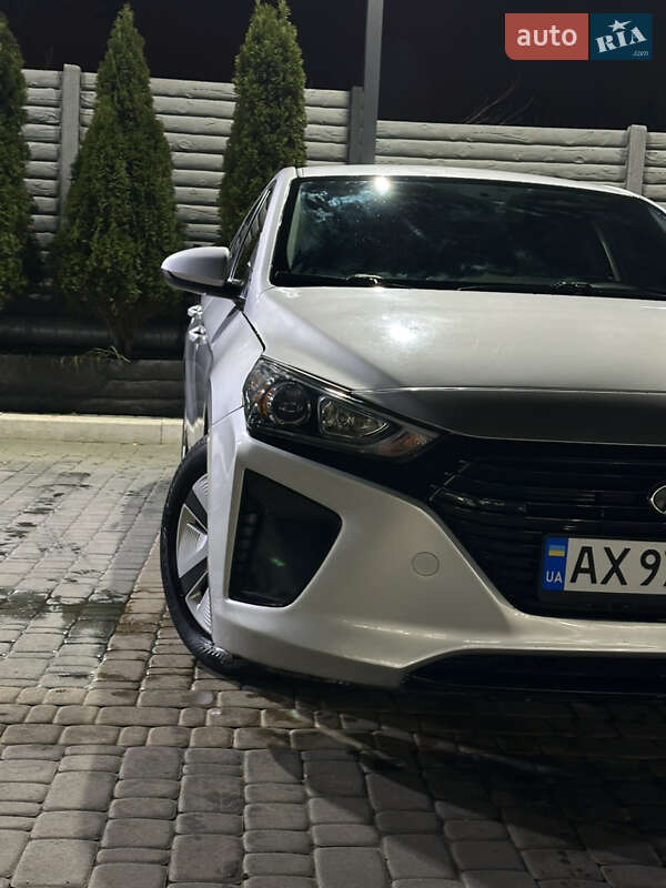 Hyundai Ioniq 2017 Hyundai Ioniq 2017