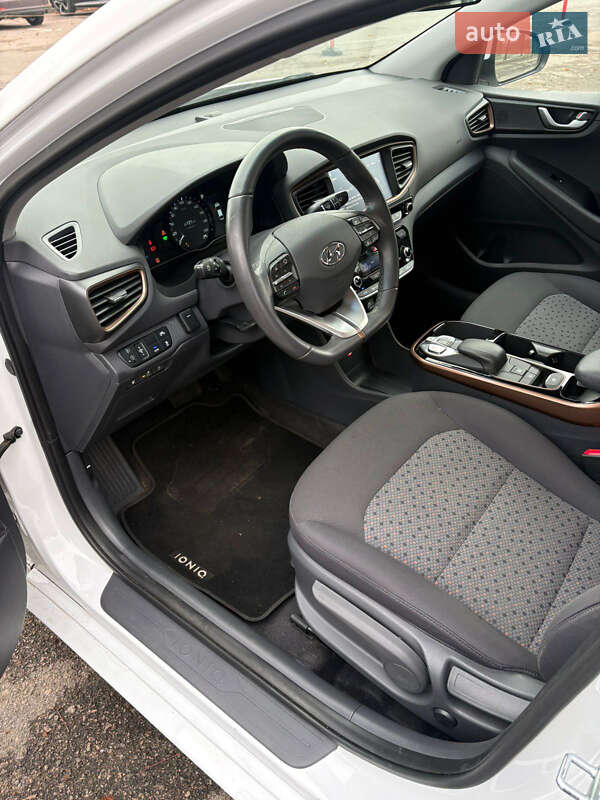 Хэтчбек Hyundai Ioniq 2018 в Ровно