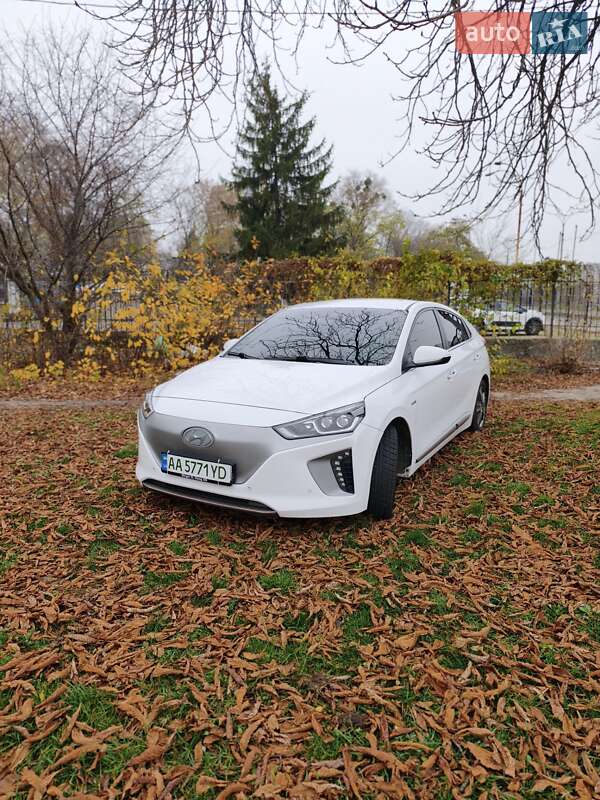 Хетчбек Hyundai Ioniq 2017 в Житомирі фото 5 Хетчбек Hyundai Ioniq 2017 в Житомирі